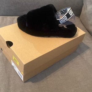 UGG Fluffy slides size 1 in kids